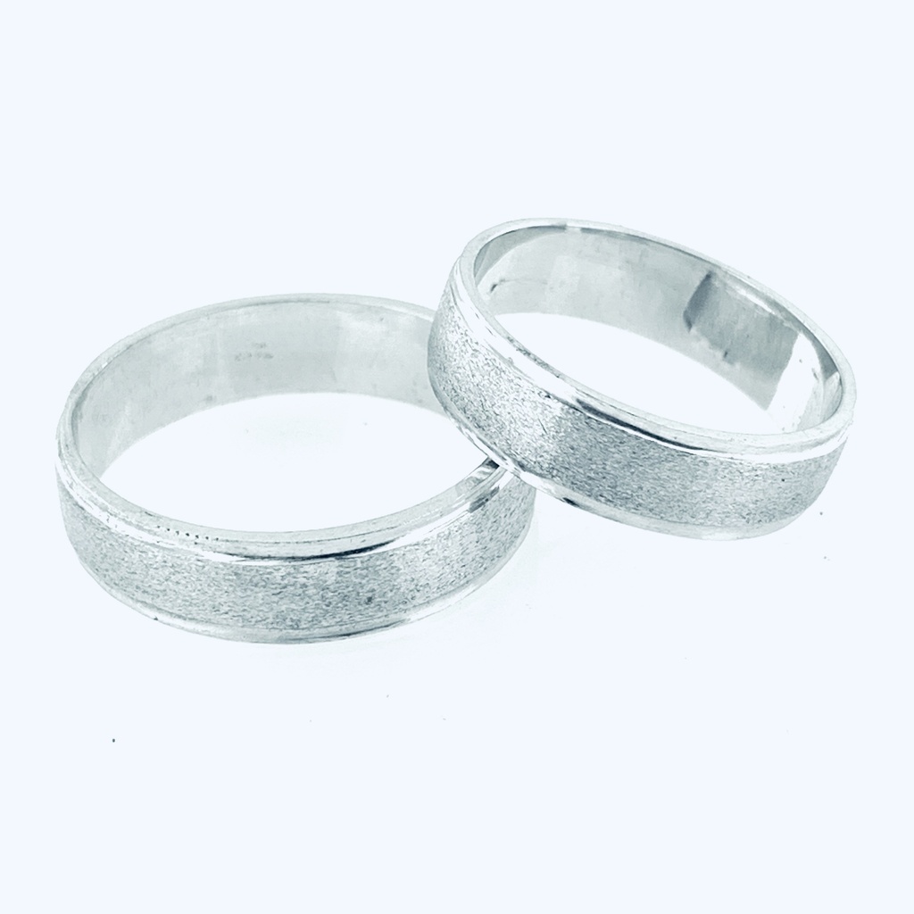 ARGOLLA MATE AL CENTRO FILO LUSTRE BRILLANTE